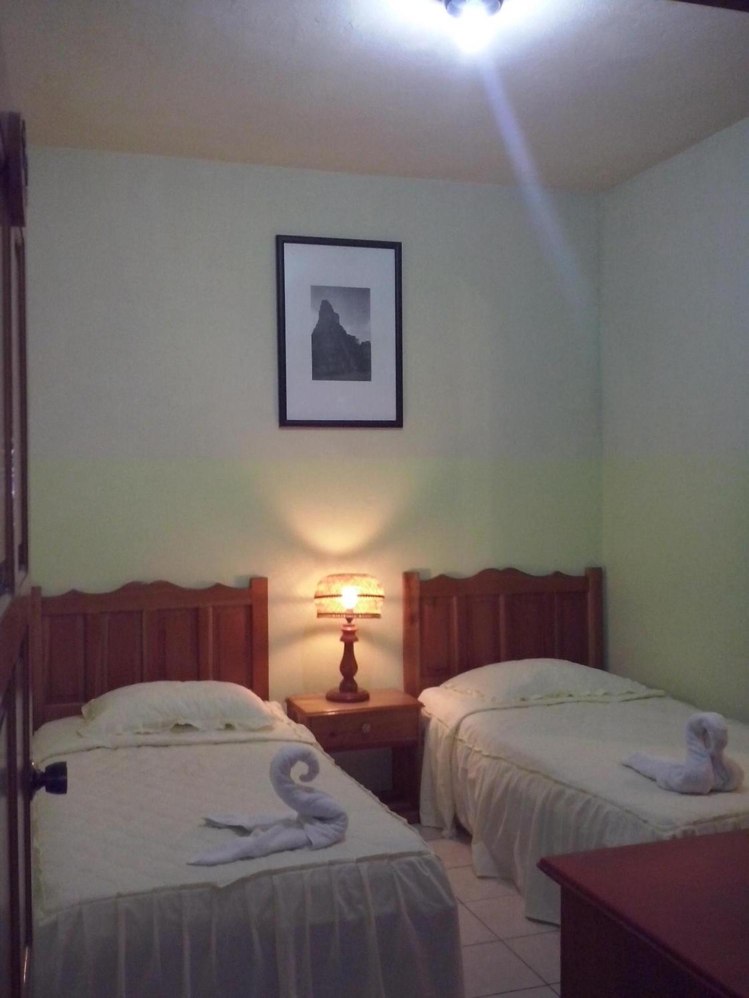 Nakum Hotel Flores Buitenkant foto