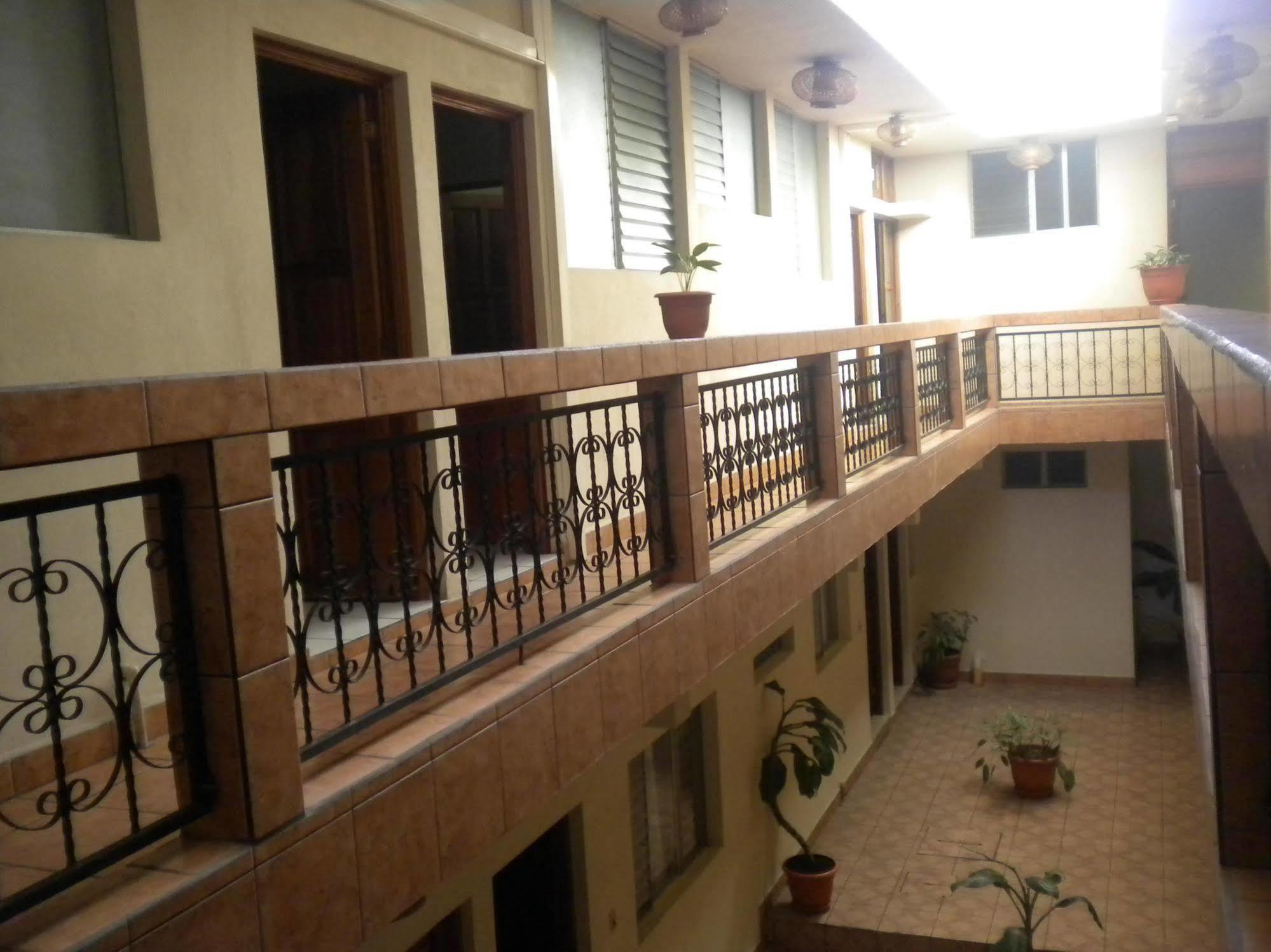 Nakum Hotel Flores Buitenkant foto