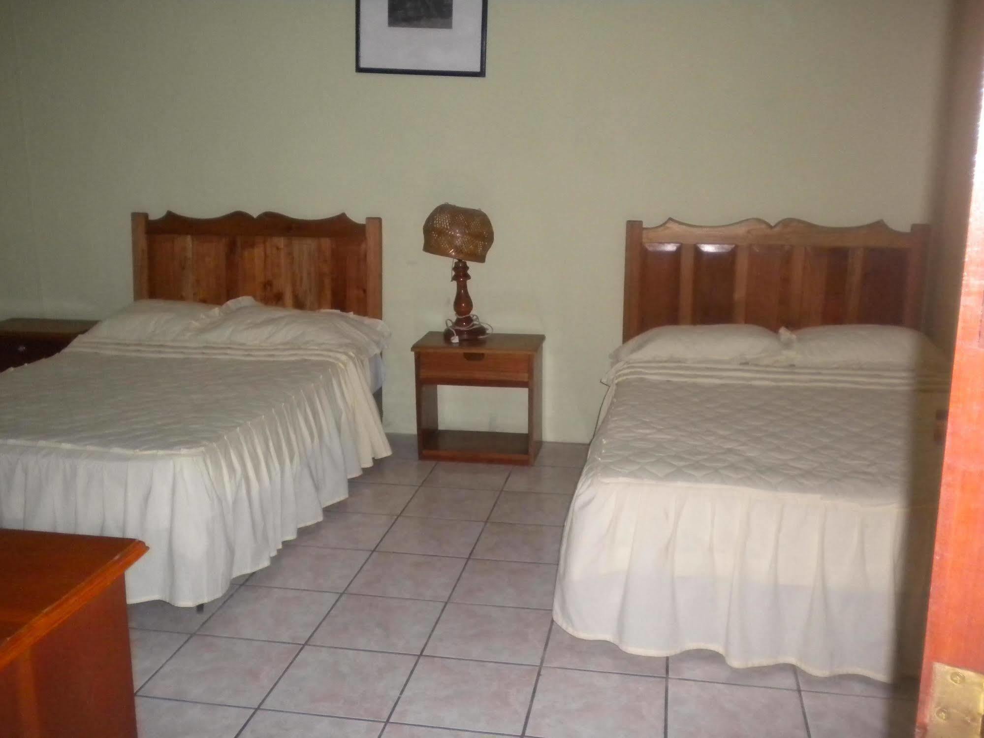 Nakum Hotel Flores Buitenkant foto